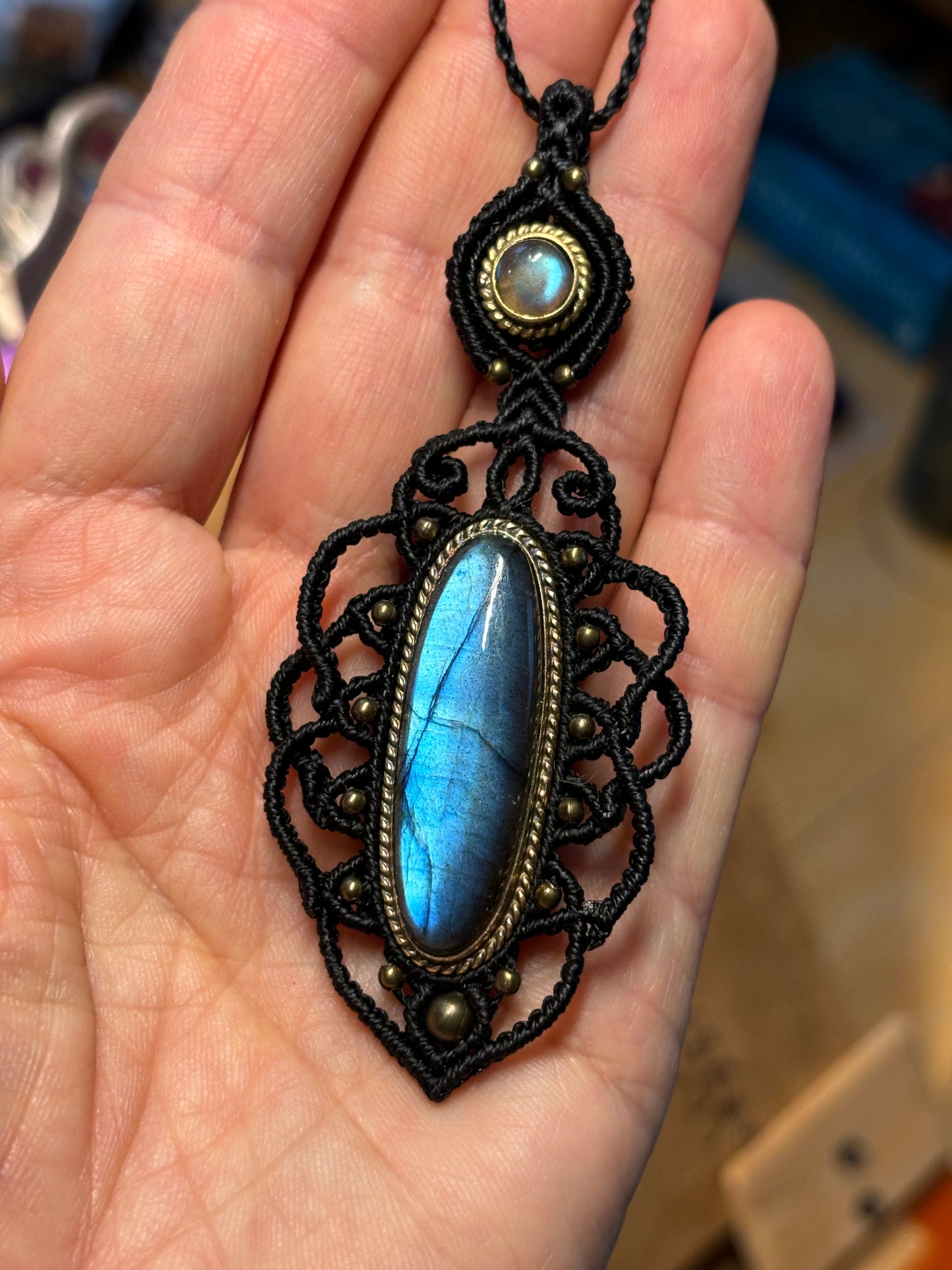 Collier splendide labradorite bleue oblongue / pièce unique