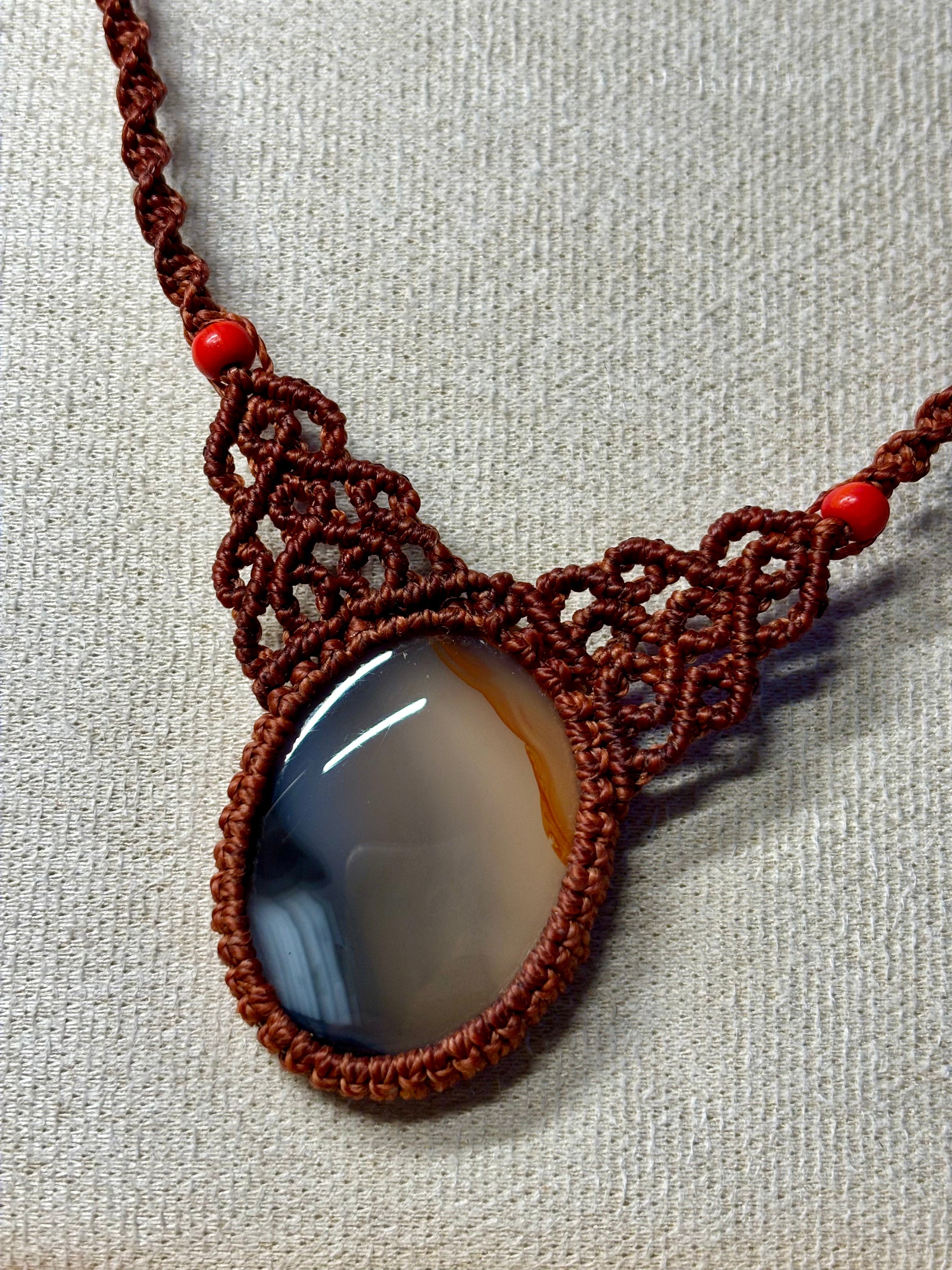 CO-00 - Collier « Lumière » - Agate Montana et corail rouge