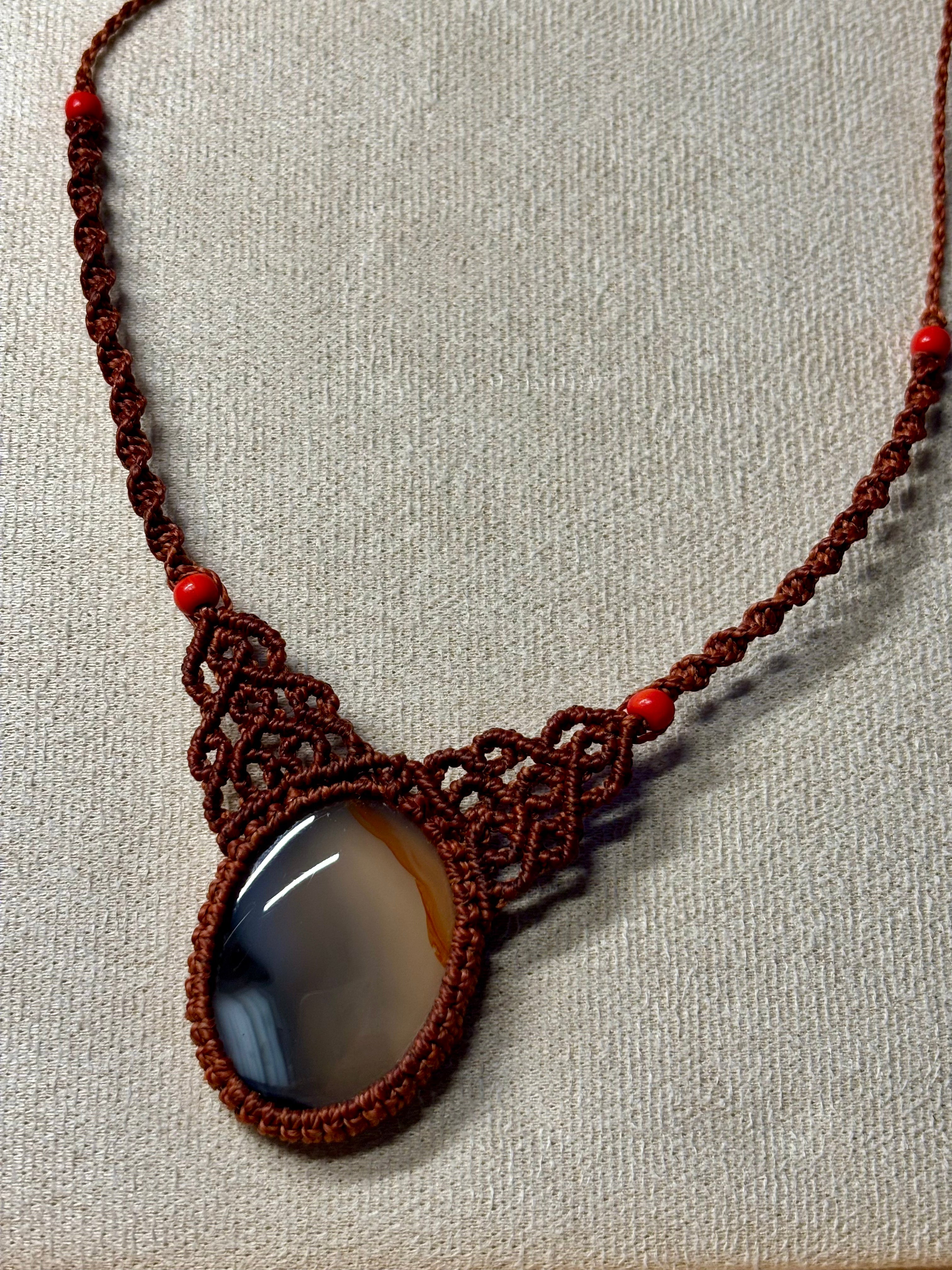 CO-00 - Collier « Lumière » - Agate Montana et corail rouge