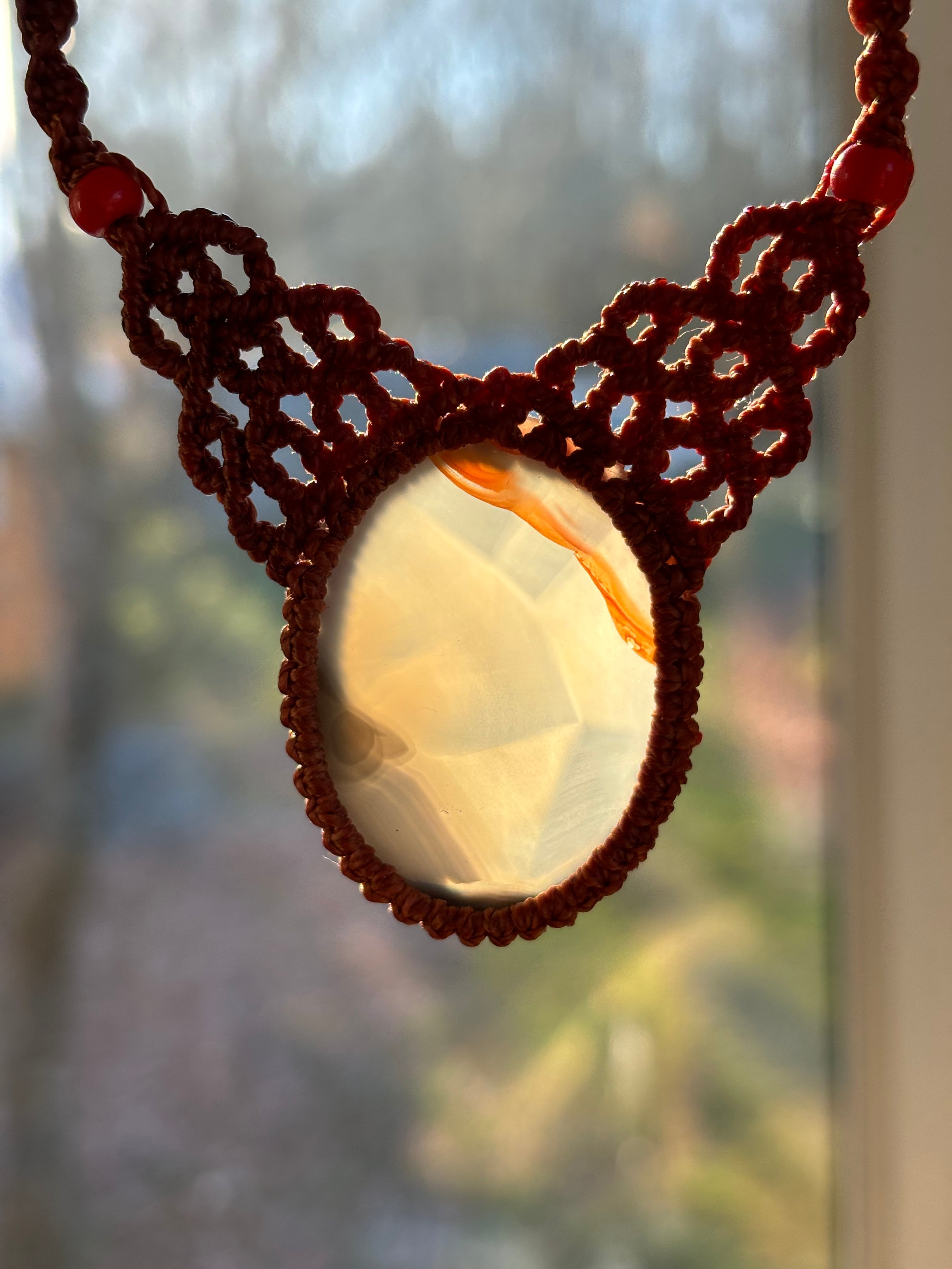 Collier grande agate Montana et corail rouge éthique