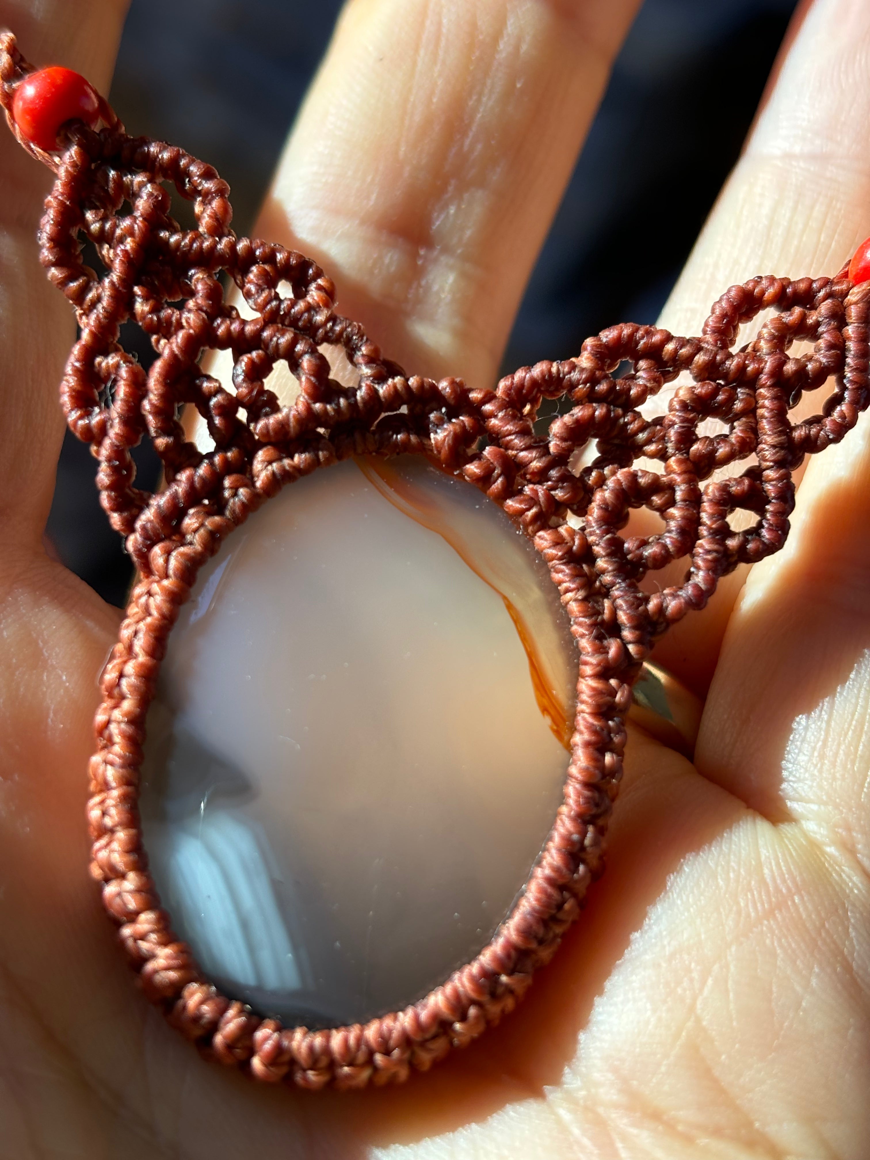 CO-00 - Collier « Lumière » - Agate Montana et corail rouge