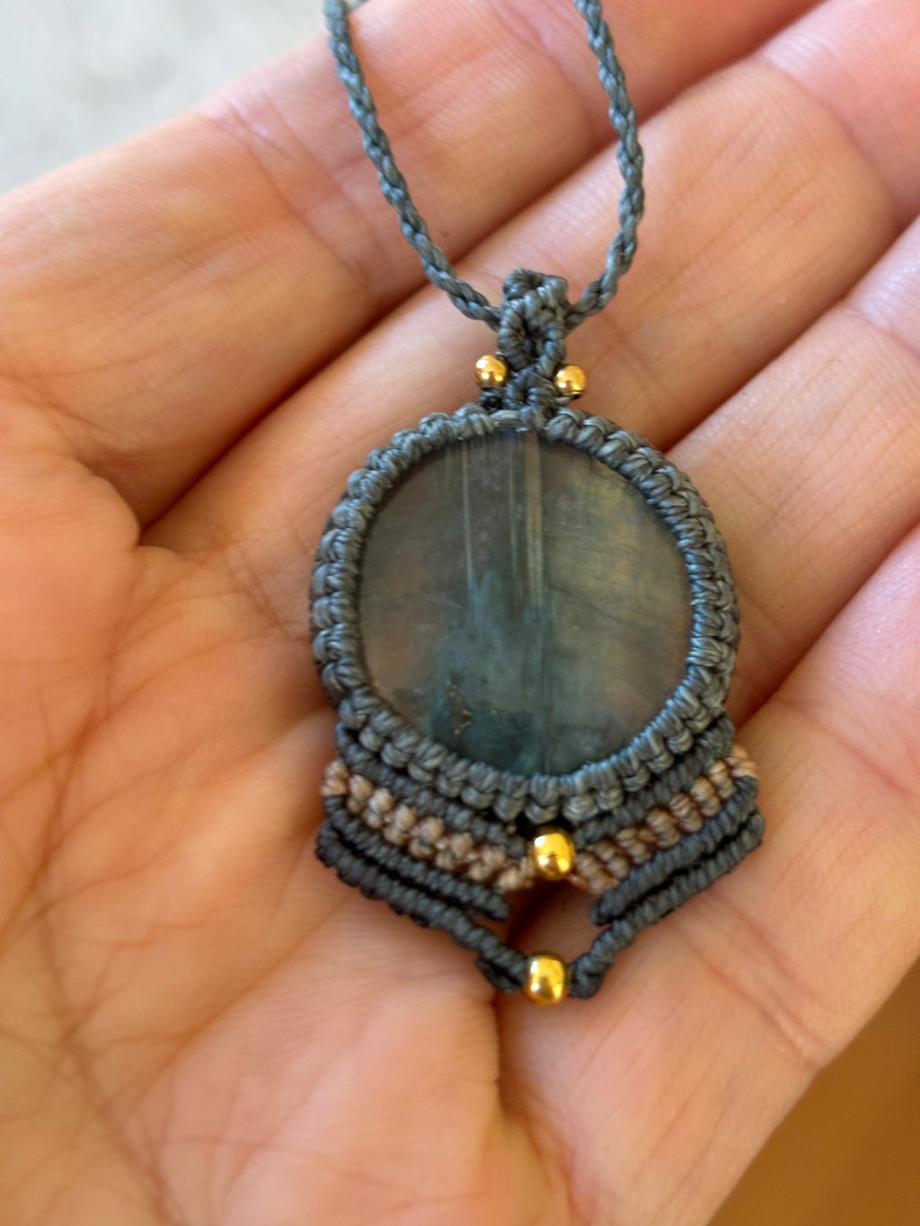 Collier labradorite ronde fil vert