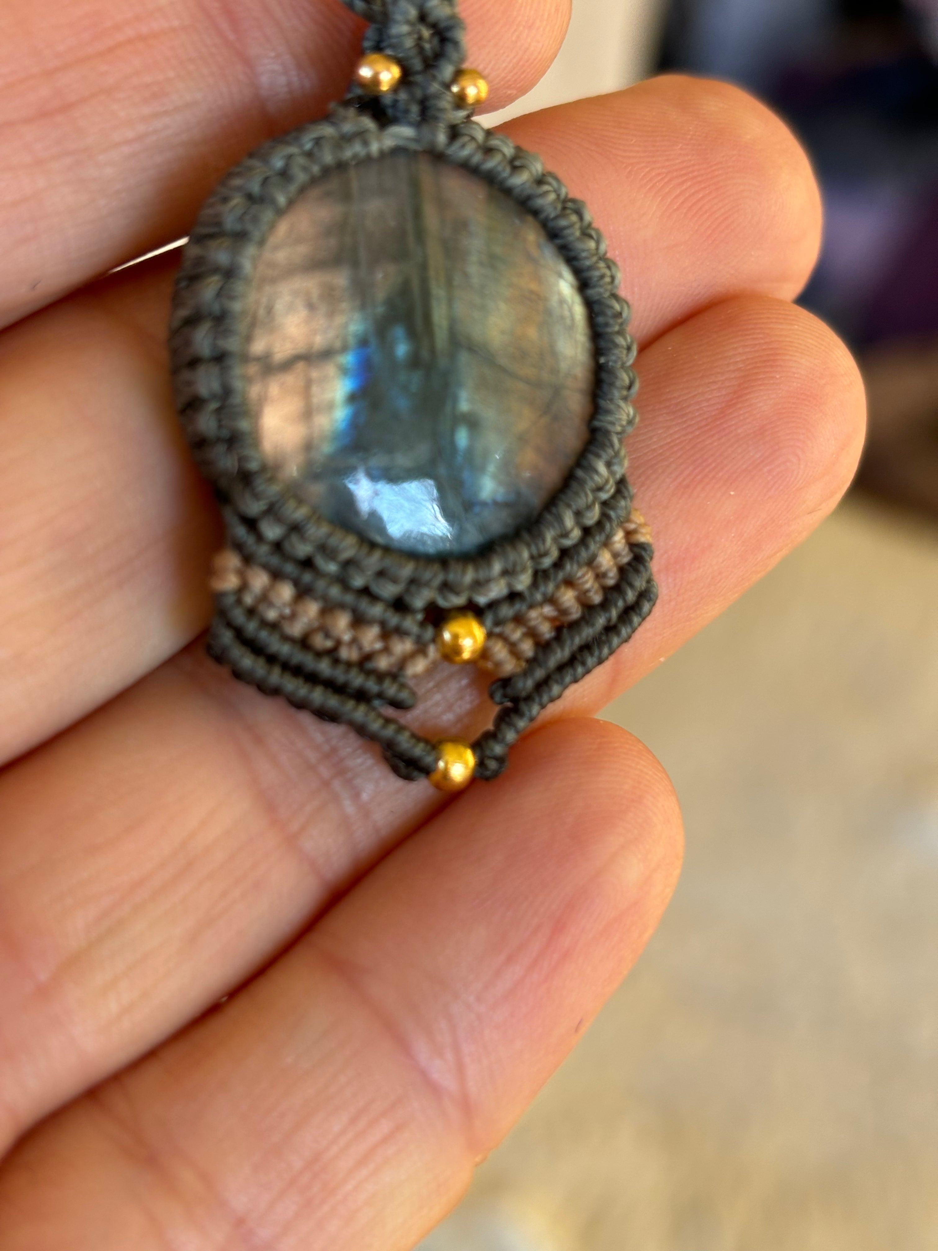 Collier labradorite ronde fil vert