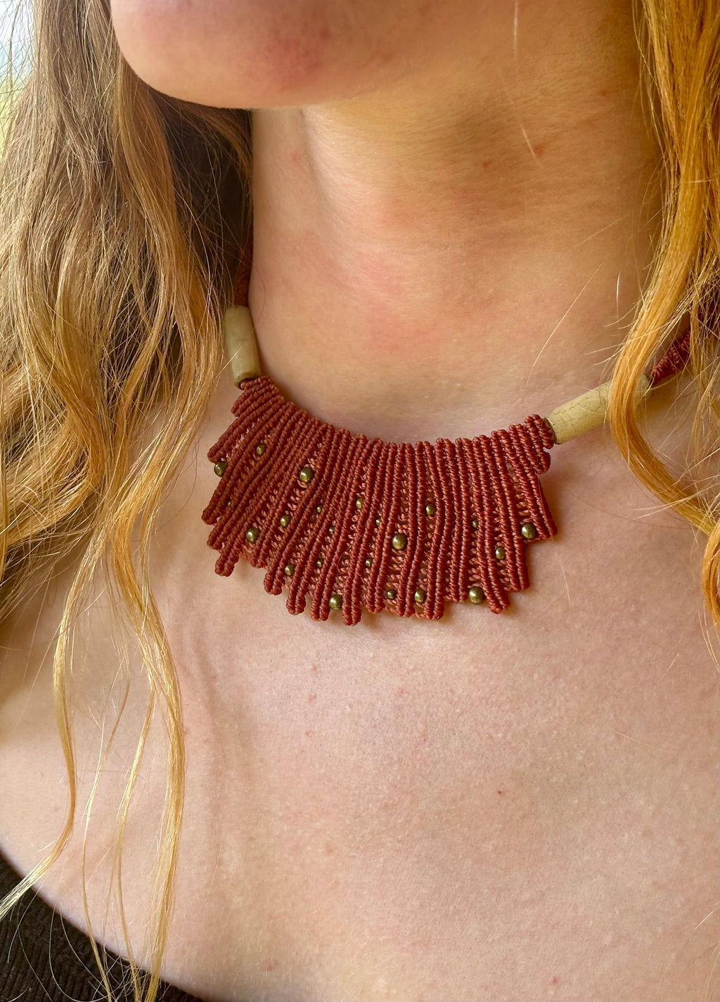 CO-034 - Ras du cou "Corail" - Perles d'os et laiton - b