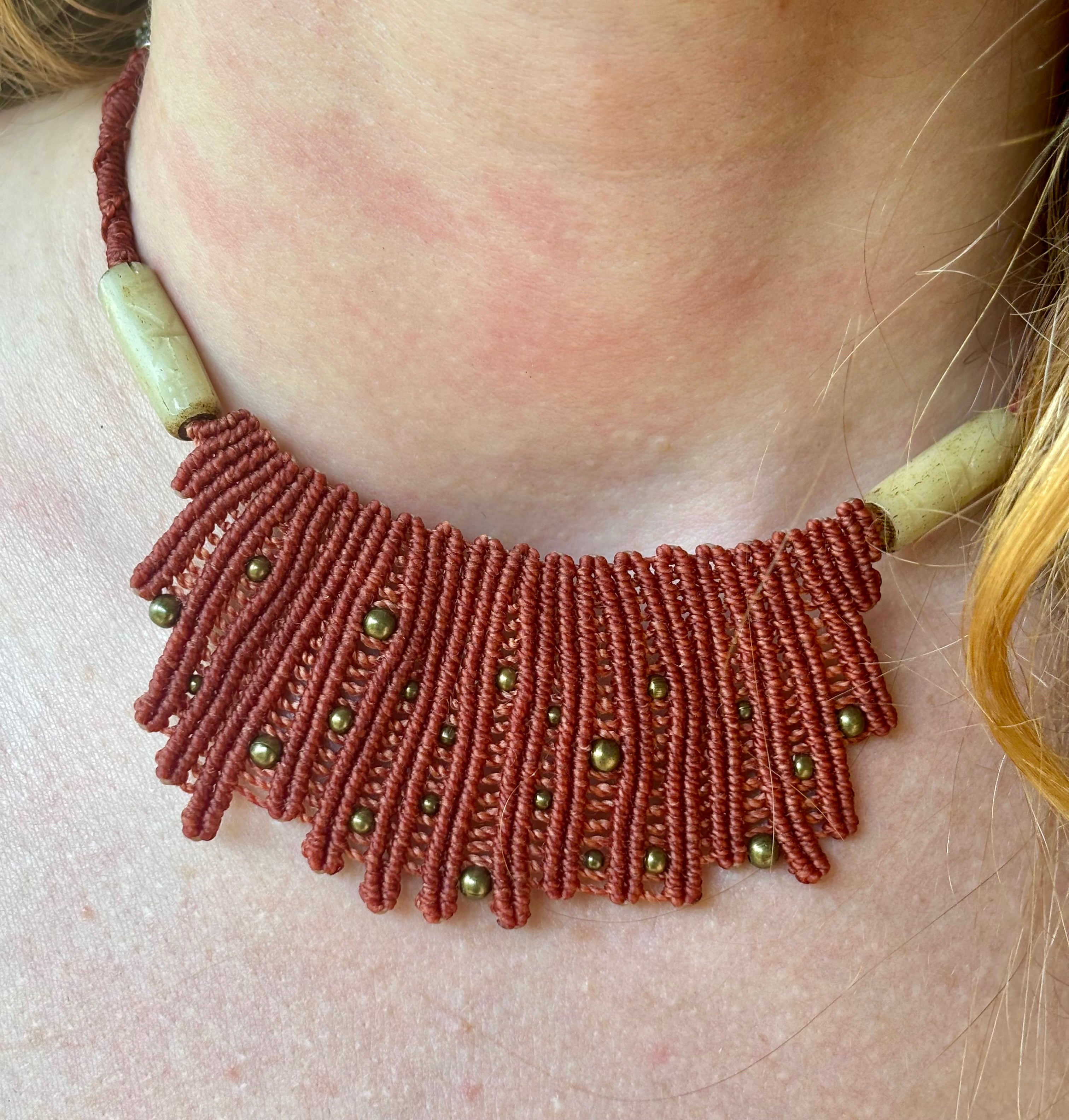 CO-034 - Ras du cou "Corail" - Perles d'os et laiton - b